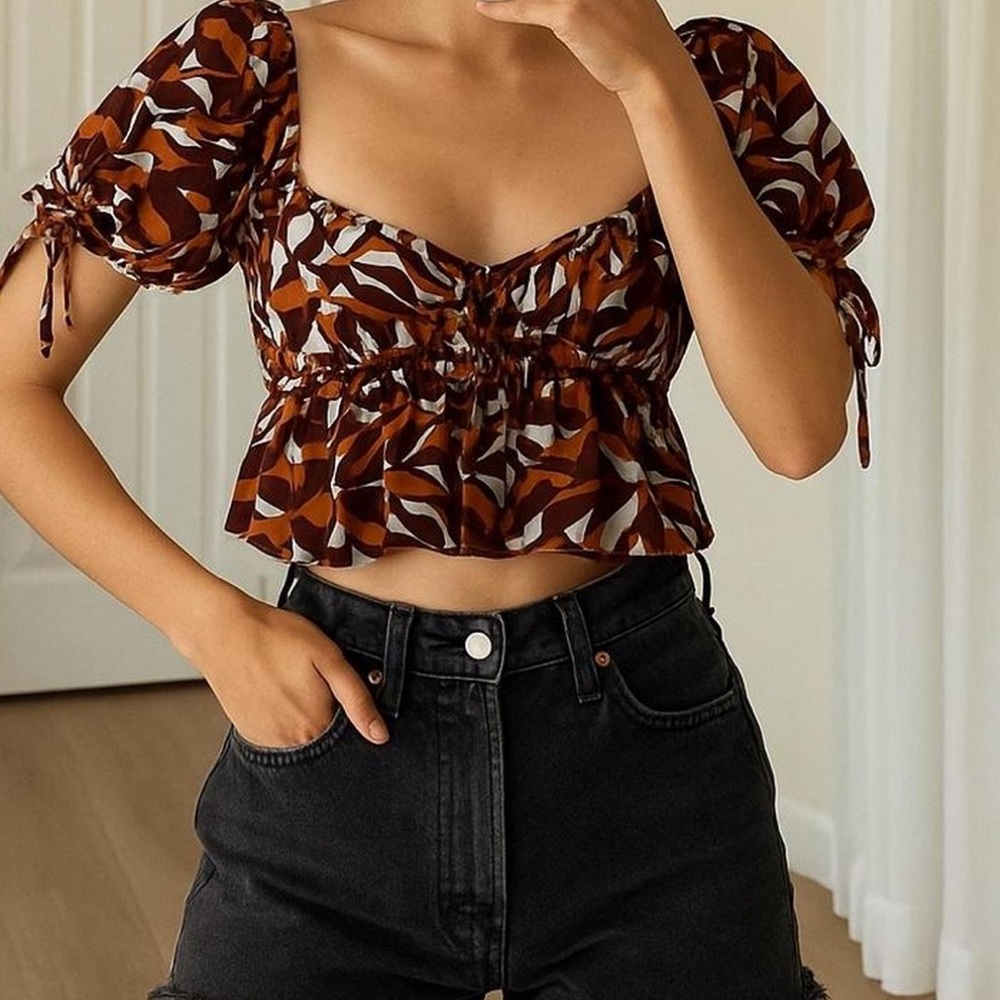 Abstract Peplum Top - Picture 2 of 2